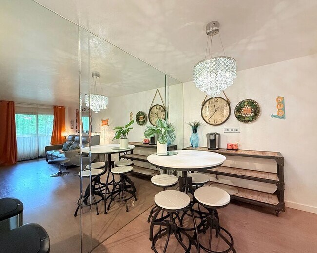 680 N Ashurst Ct unit 207, Palm Springs, CA 92262 - photo 4