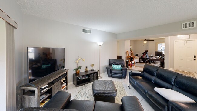 10837 Bahama Palm Way unit 101, Boynton Beach, FL 33437 - photo 2