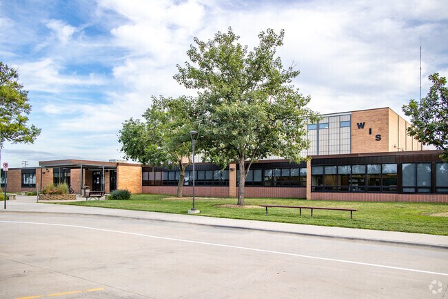 Waverly Intermediate School serves students in grades 3-5.