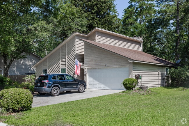 Find mid-century styles of homes with garages in Woodstock.
