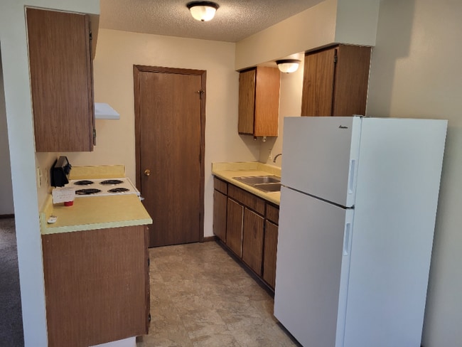 311 E Main St unit 8, Zearing, IA 50278 - photo 2