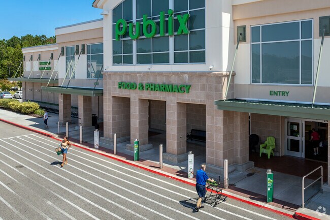 Sun City Hilton Head residents can do their weekly shopping at the near by Publix.