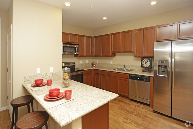 Kitchen & Peninsula