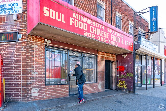 River Terrace residents frequent Minnesota Seafood for lunch.