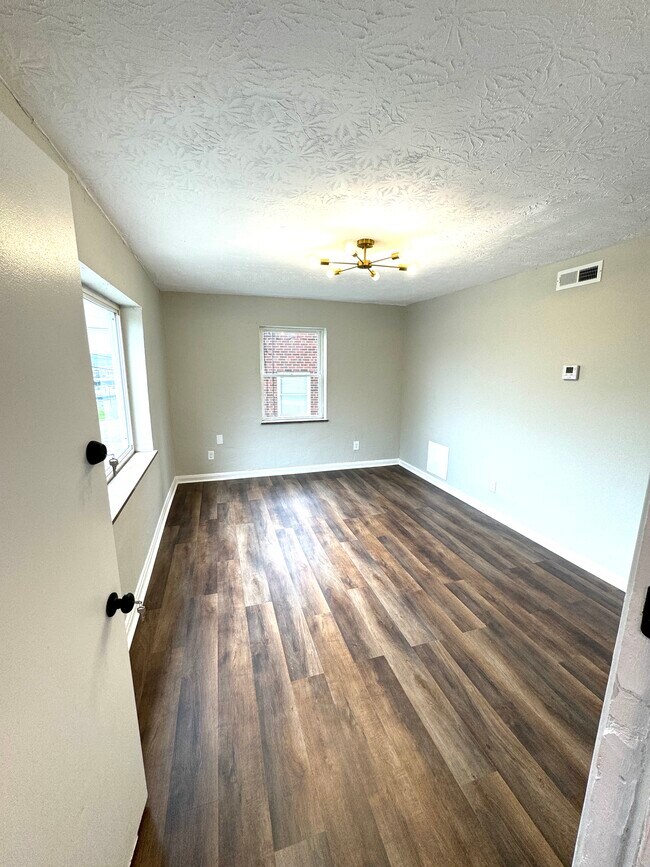 2992 W McMicken Ave, Cincinnati, OH 45225