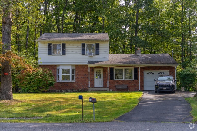 Split-level homes are common around Shokan.
