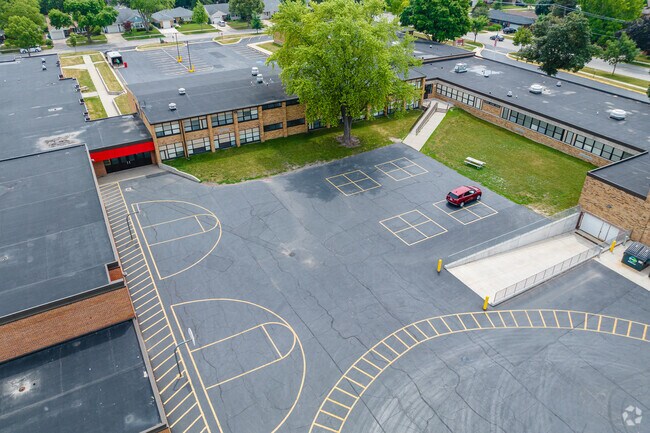 Lincoln Middle School has a student-teacher ratio of 14 to 1.