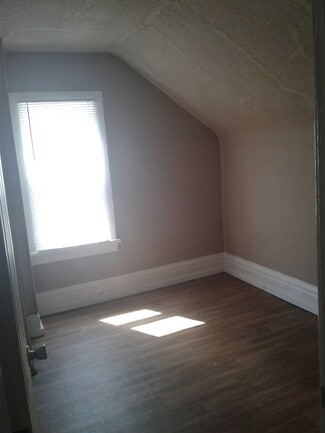 673 Dale St N, Saint Paul, MN 55103