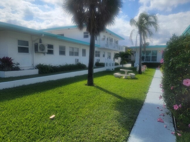 865 SE 20th Ave unit 5, Deerfield Beach, FL 33441 - photo 4