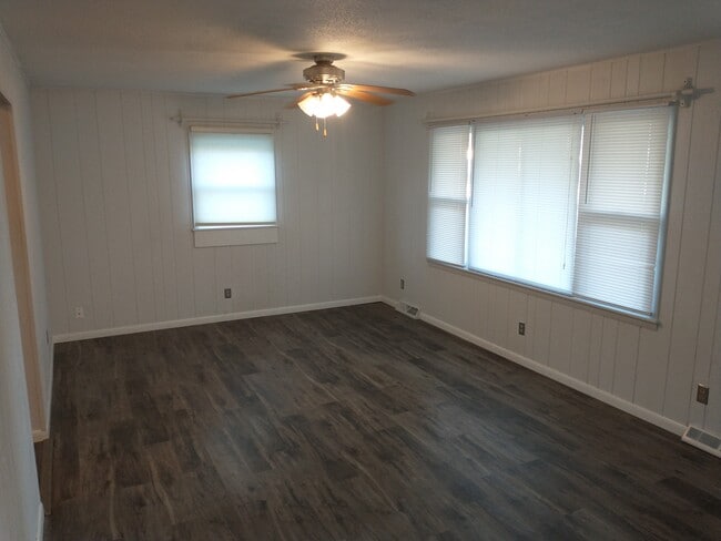 303 W Wernsing Ave, Effingham, IL 62401 - photo 6