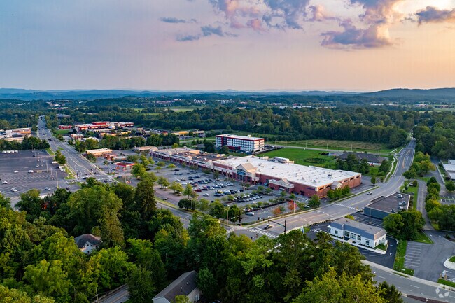 The average household income in Airport Acres is around $471,000.