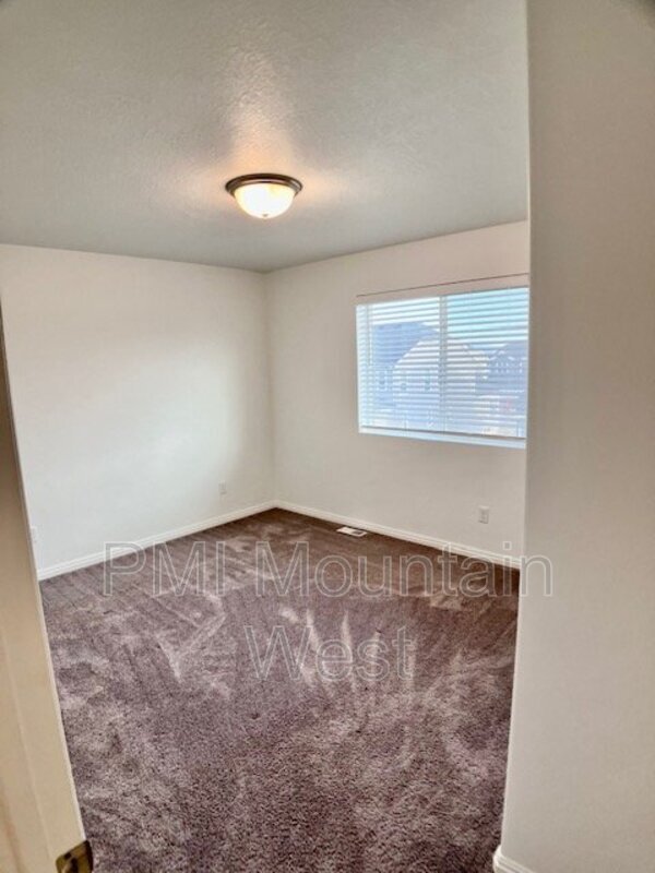 2013 W 950 N, Layton, UT 84041 - photo 5