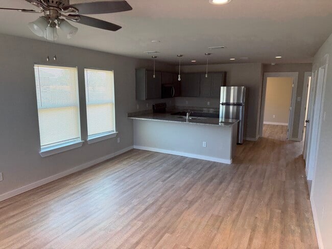 1014 N Plum St, Millsap, TX 76066 - photo 3