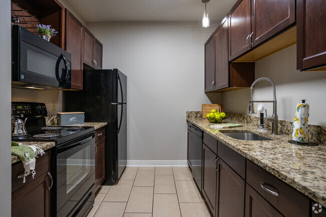 2 BR, 2 BA - 978SF