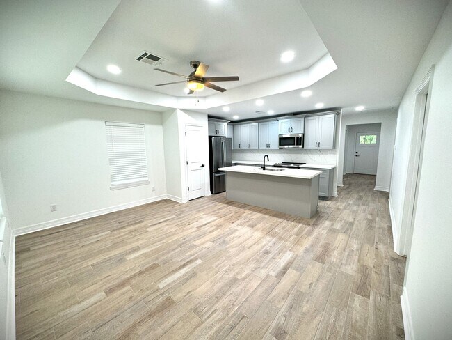 520 S 28th St unit B, Nederland, TX 77627 - photo 6