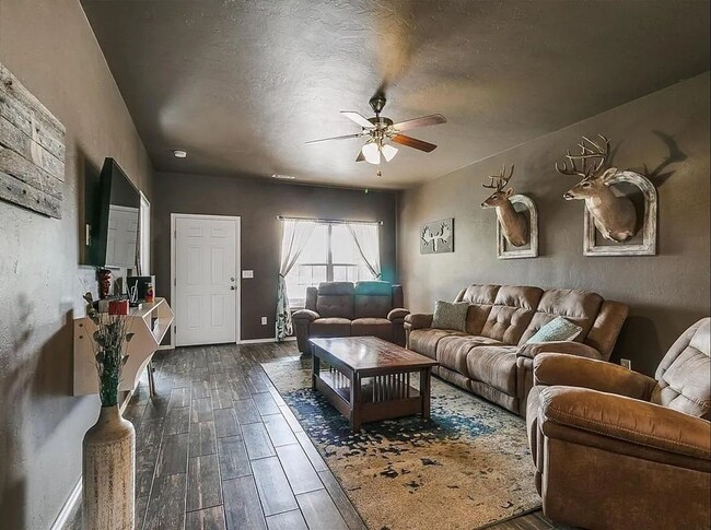 532 W Shadow Ridge Way, Mustang, OK 73064 - photo 3