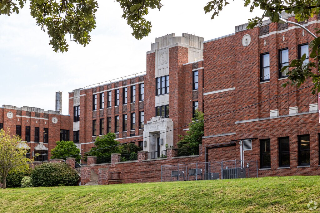 Benton High School is a public school teaching grades 9 through 12 grades.