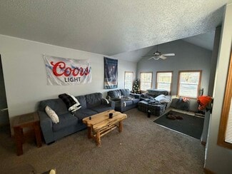 1318 10th St N, Fargo, ND 58102