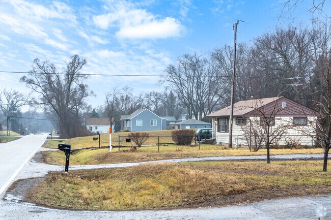 Hickory Falls has many single story ranch homes with spacious yards.