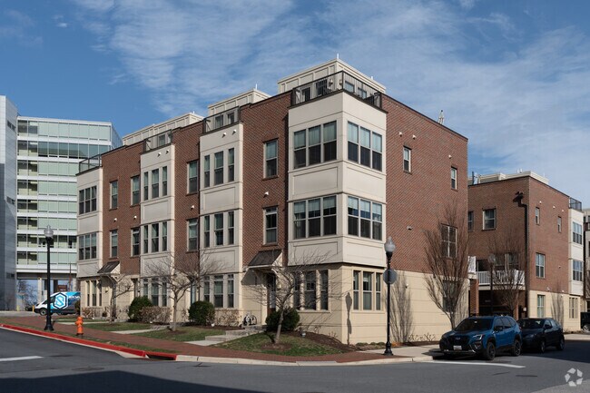 Locust Point of Maryland has new developed condominiums ready for sale.