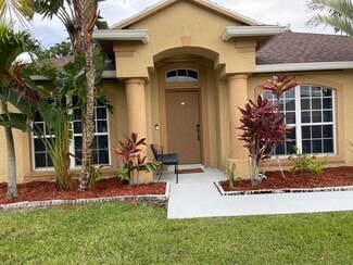 562 SE Walters Terrace, Port Saint Lucie, FL 34983