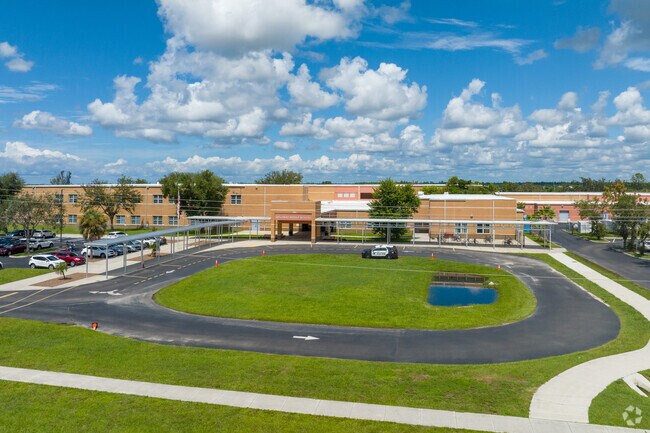 Diplomat Middle School in the Mariner Neighborhood has a student to teacher ratio of 18:1.