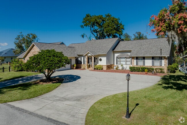 A variety of ranch style homes can be found in Pierson, Florida.