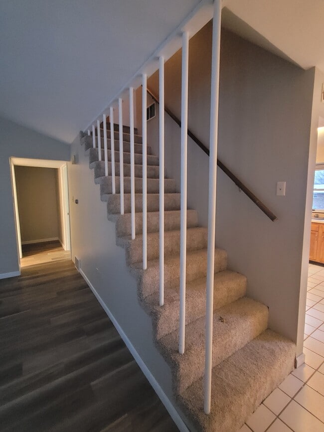 2207 Weathered Rock Rd unit Apartment B, Jefferson City, MO 65101 - photo 7