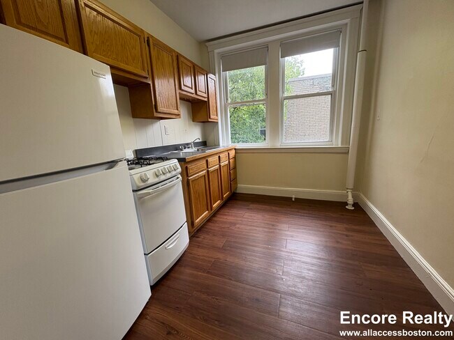 1750 Commonwealth Ave unit 1820-4, Brighton, MA 02135 - photo 4