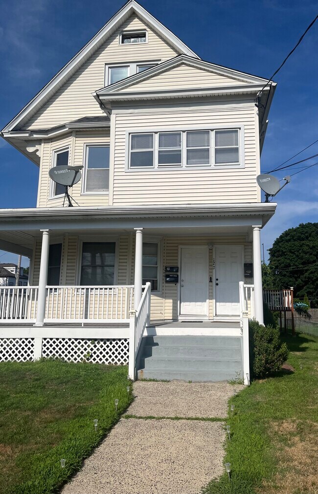 127 Peck Ave Unit Peck Ave. 2nd Floor, West Haven, CT 06516