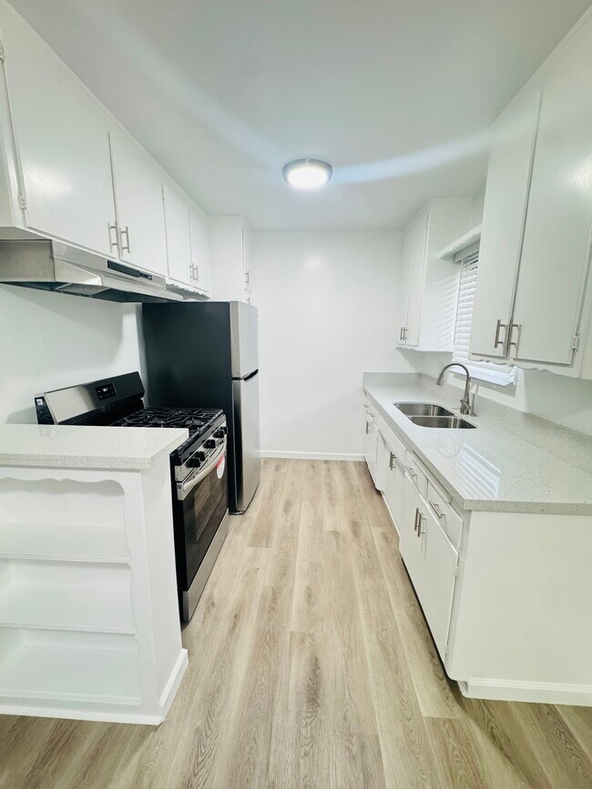 19419 Victory Blvd, Reseda, CA 91335 - photo 5