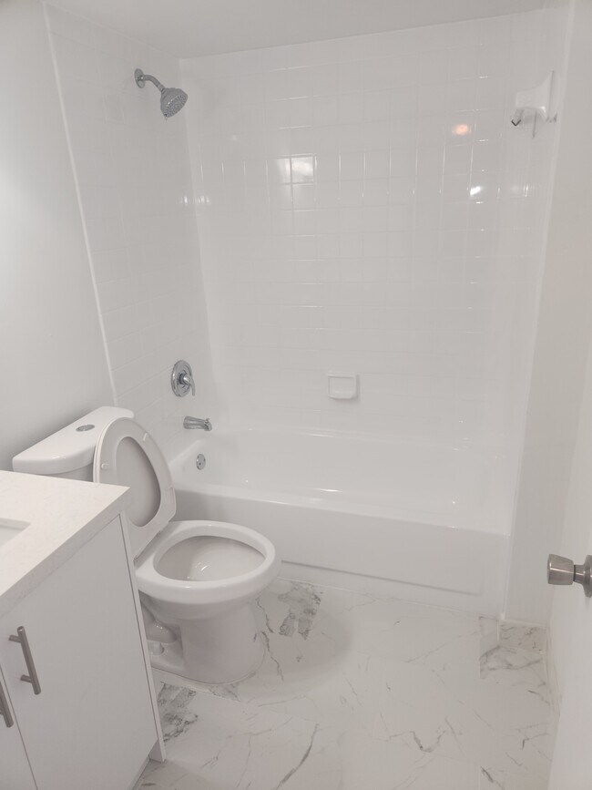 6292 NW 186th St unit 303, Hialeah, FL 33015 - photo 7