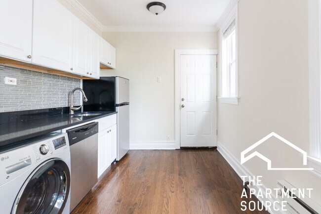 660 W Roscoe St unit 3, Chicago, IL 60657 - photo 3