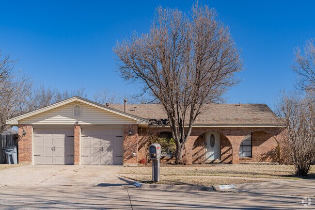 The early 1970s homes in MacArthur Park are still well-maintained and in great shape.