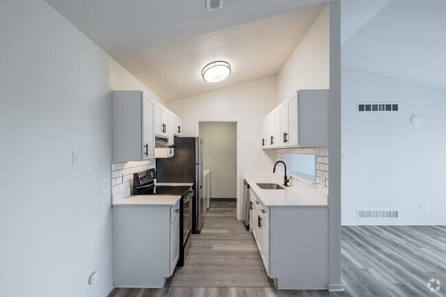 2BR, 2BA - 1,020SF - Kitchen