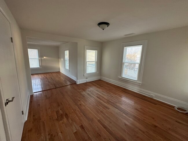 164 Hanover St unit 2nd floor, Bridgeport, CT 06604 - photo 3