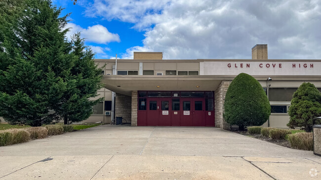 Glen Cove High School is a top rated school on Long Isloand.l
