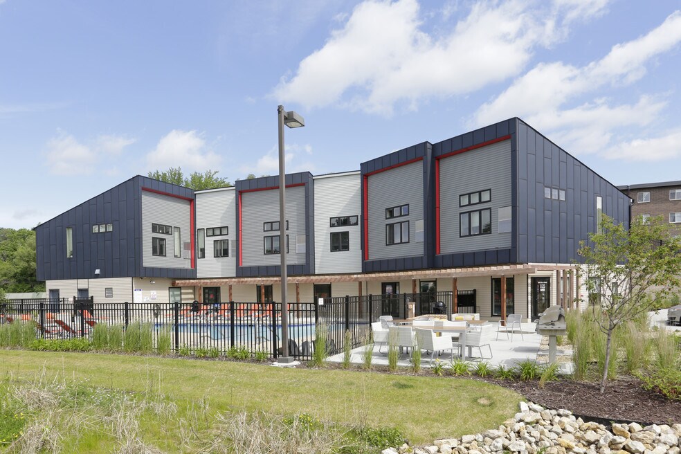 Hamline Pointe Apartments, Saint Paul, MN 55108 - photo 1