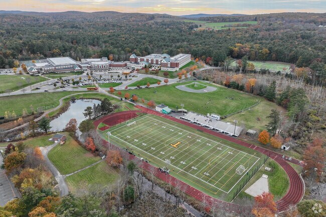 Tantasqua Regional Sr. High School has an excellent athletics program in Warren.