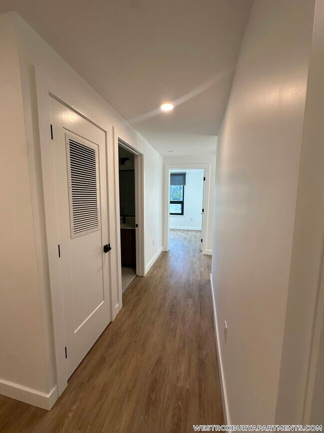 199 Gardner St Unit 203, Boston, MA 02132