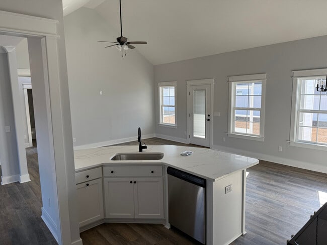 3030 Fincher Dr, Florence, SC 29501 - photo 4