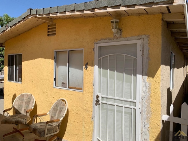 3312 Elda Ave unit 4, Bakersfield, CA 93307 - photo 2