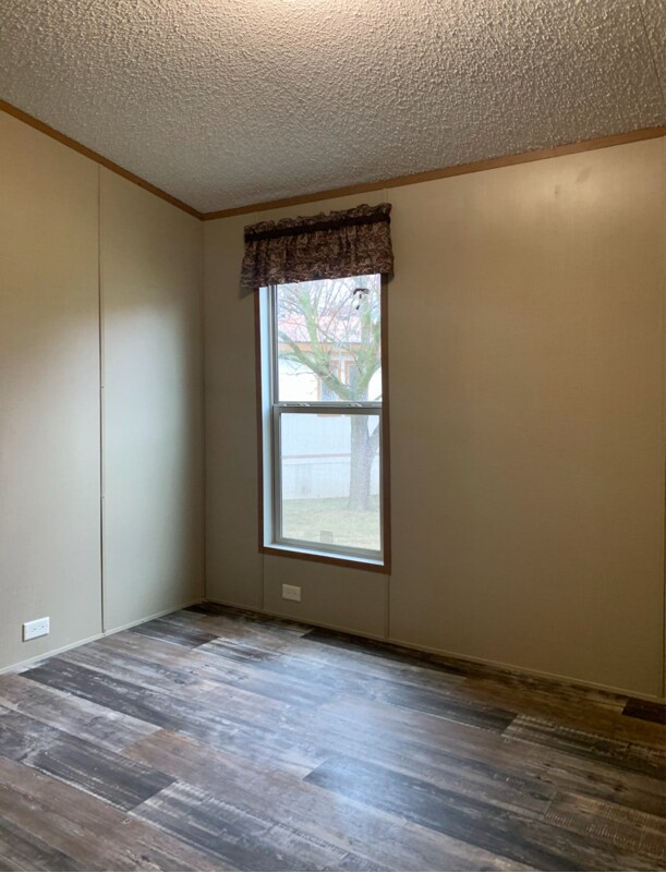 311 NE Burgess St, Topeka, KS 66608 - photo 5