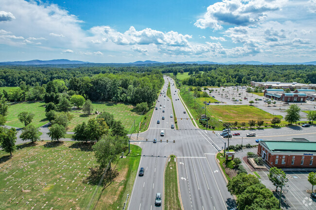Route 29 links Piney Mountain with downtown Charlottesville and DC.