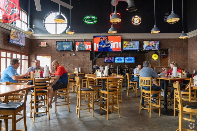 Roots Burger Bar is a popular location for lunch in Riverside-Normal City.