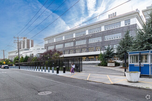 Where education meets the clouds, Yeshiva Darchei Torah is a school with endless possibilities.