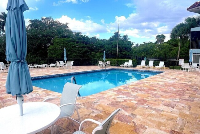 1785 N Andrews Square unit New Hidden Harbor Co, Fort Lauderdale, FL 33311 - photo 4