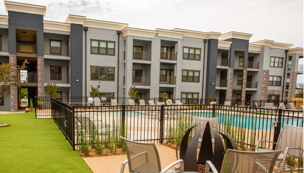 Crown at Seven Oaks Apartment Homes 13818 E 51st St S, Tulsa, OK