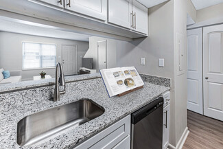 200 Hampstead Ave, Savannah, GA 31405