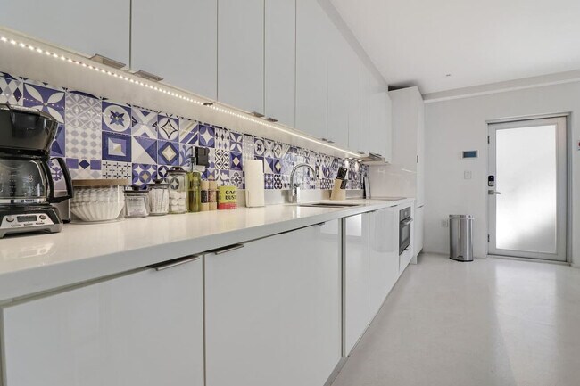 250 Collins Ave unit ID1272095P, Miami Beach, FL 33139 - photo 7